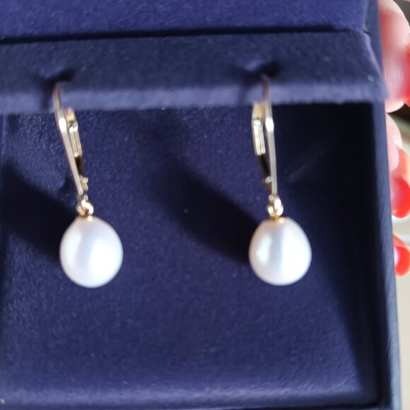 Never worn real pearl earrings - Picture 3 of 4
